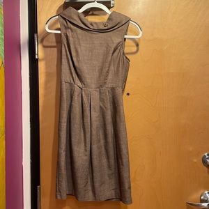 Special dress with neck detail